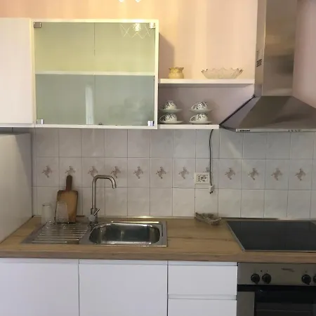 Itan's Apartment-lovely Guest In Center