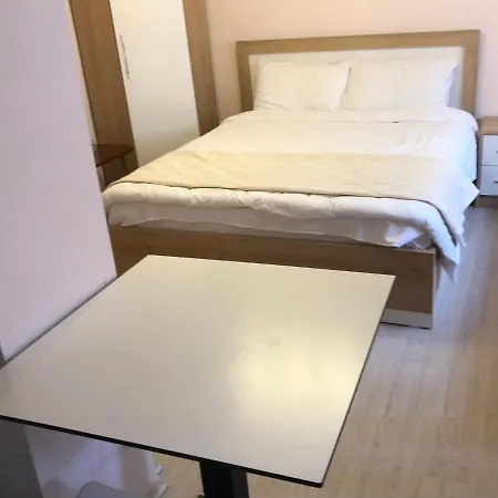 Itan's Apartment-lovely Guest In Center