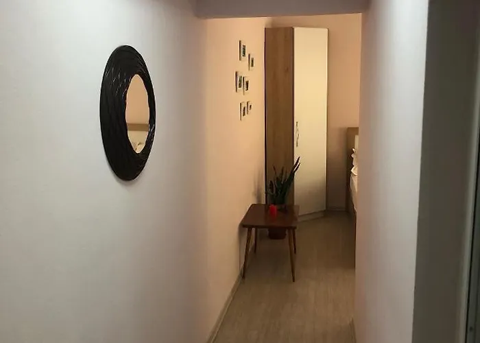 Itan's Apartment-lovely Guest In Center Daire Tiran