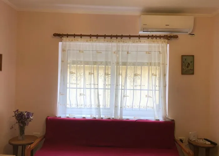 Itan's Apartment-lovely Guest In Center Daire Tiran